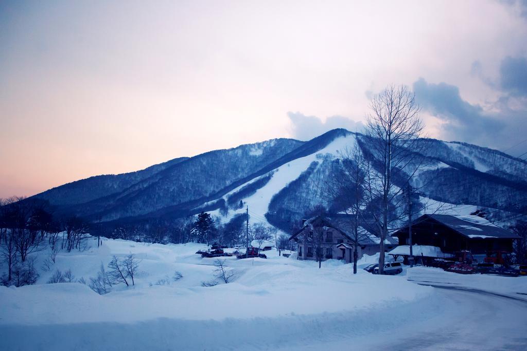 Отель Snowball Chalet At Madarao Mountain Iiyama Экстерьер фото